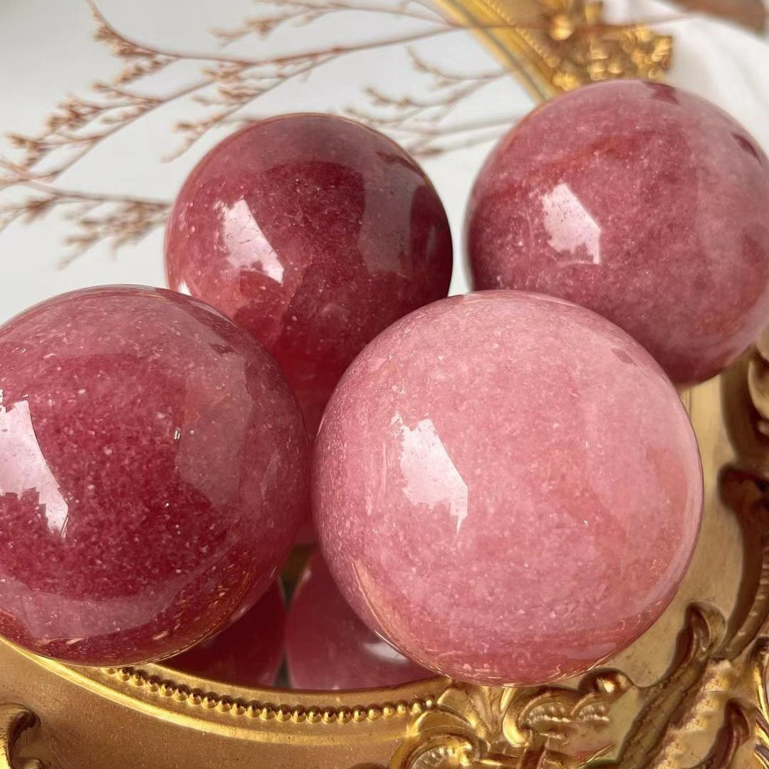 Strawberry Quartz Spiritual Meaning: Healing Properties,Benefits & Uses