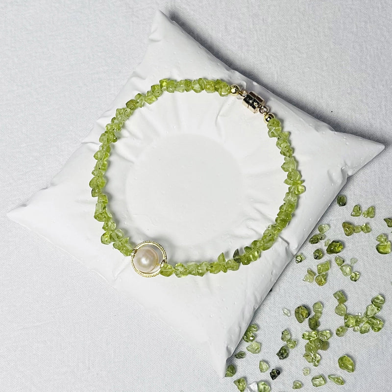Natural Peridot bead bracelet with pearls and silver accents – organic crystal jewelry by Roline Crystal