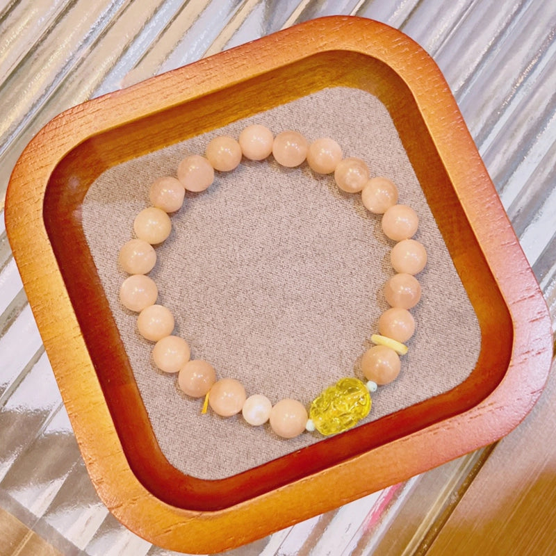 Sunstone bracelet with Amber Pixiu charm and golden beads by Roline Crystal