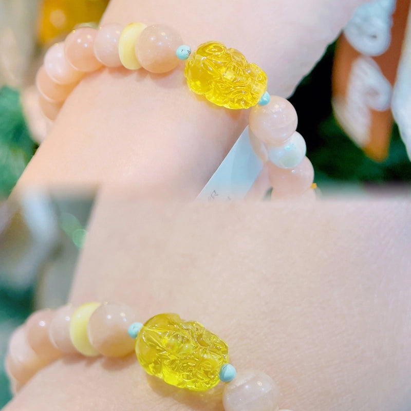 Sunstone bracelet with Amber Pixiu charm and golden beads by Roline Crystal