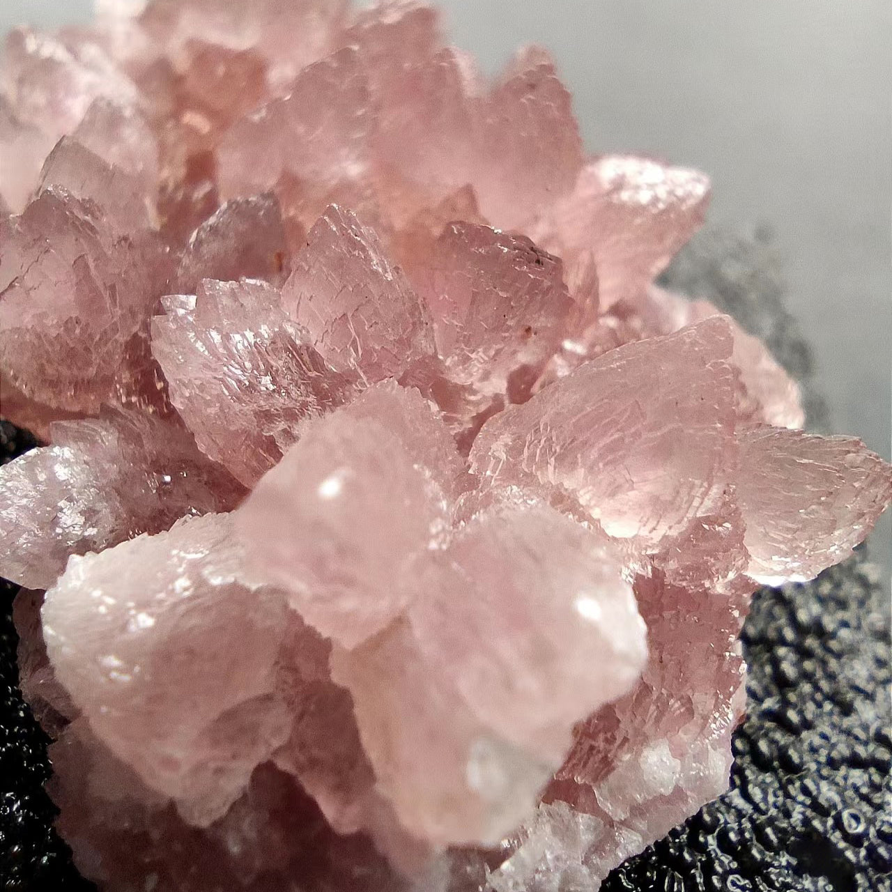 Pink Calcite meaning:Benefits,Healing Properties ＆ Uses