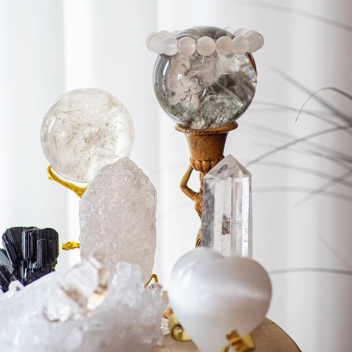 White Rabbit Hair Quartz meaning: Benefits,Healing Properties ＆ Uses