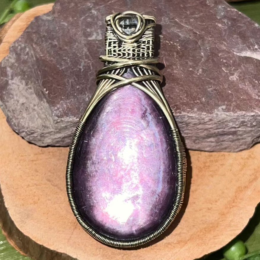 Lepidolite Spiritual meaning:Healing Properties，Benefits,＆ Uses