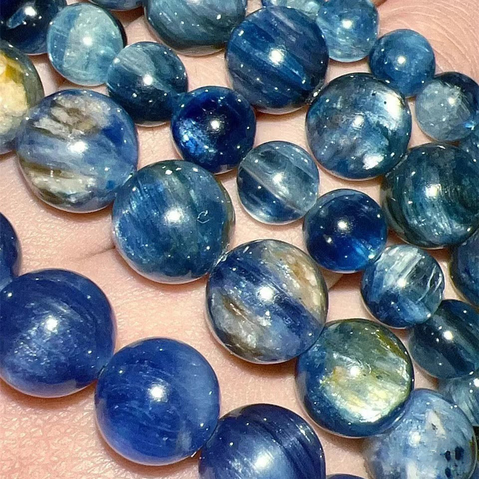 Kyanite Crystal Spiritual meaning: Healing Properties，Benefits ＆ Uses