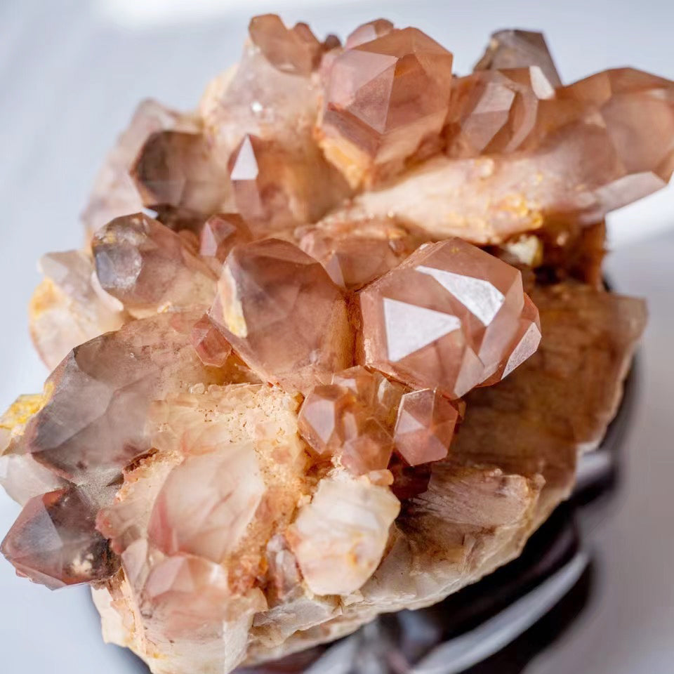 Red Rabbit Hair Quartz meaning: Benefits,Healing Properties ＆ Uses