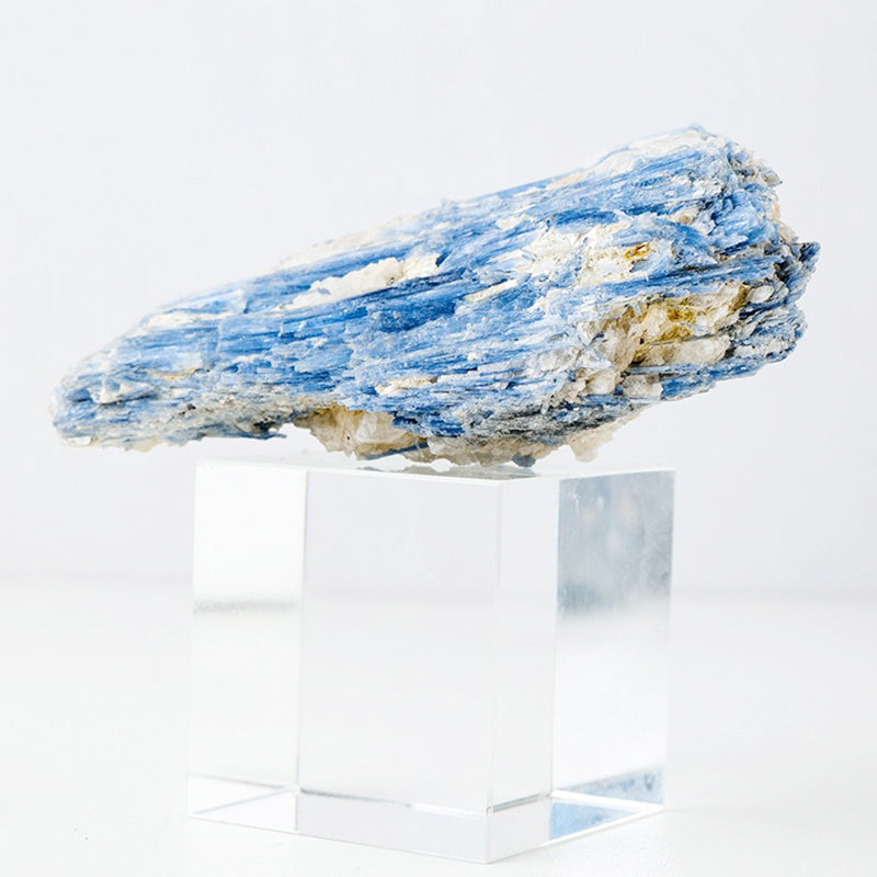 Blue Crystal Stone - Raw Energy for Emotional Balance & Spiritual Awakening